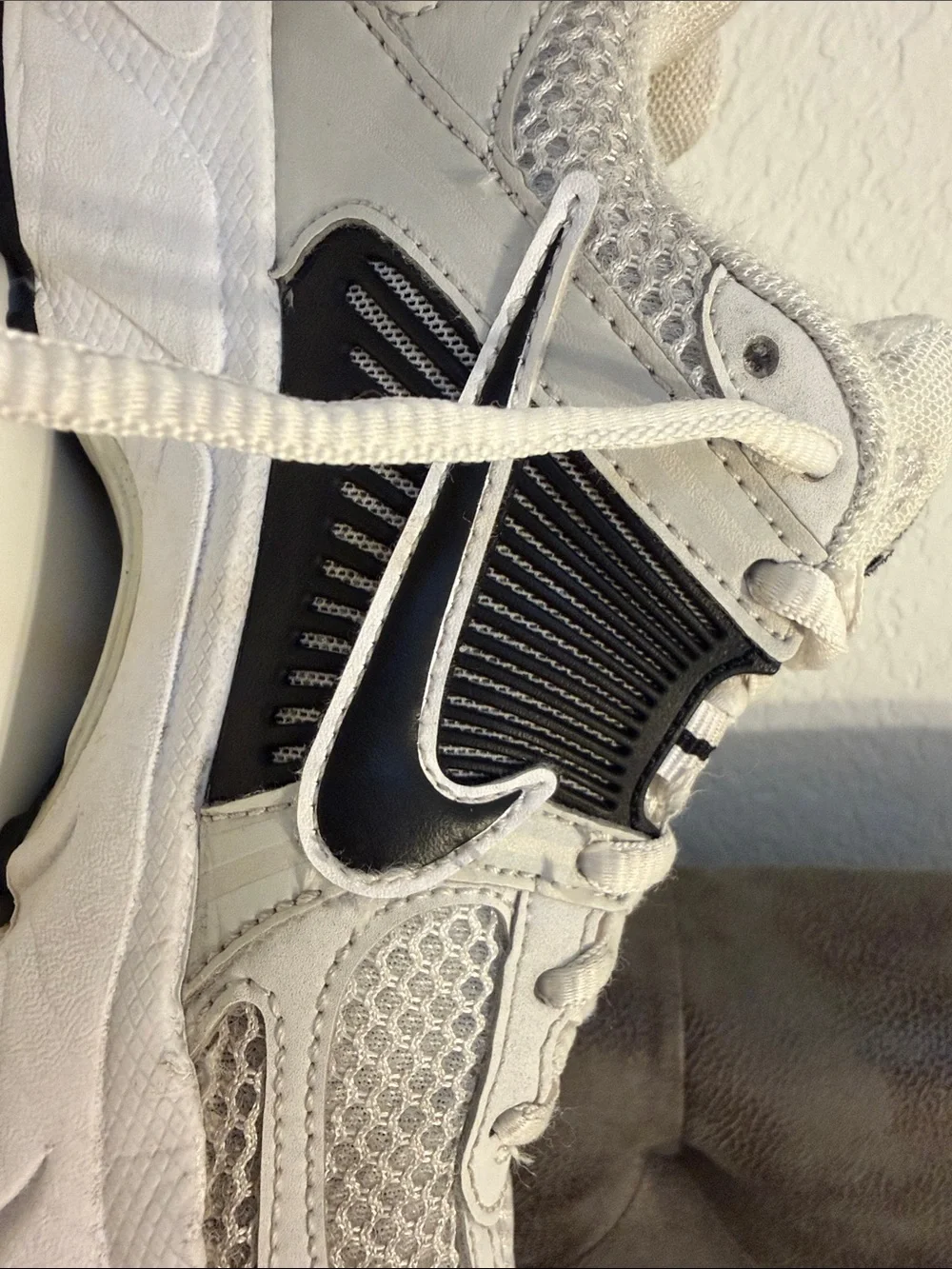 Nike Kids Zoom Vomero 5 - White, Gray & Black - Size 3Y